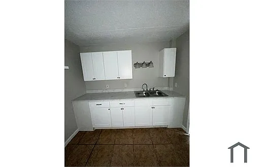 2851 Sophia St Photo 1
