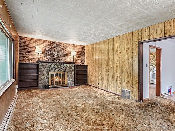 2nd image of 654 James St