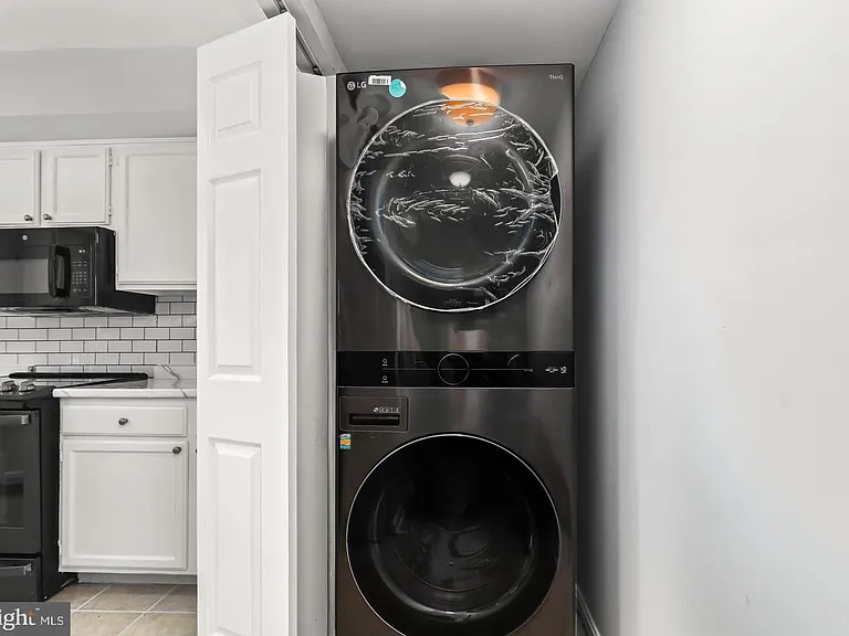9904 Hagel Cir — Photo 15
