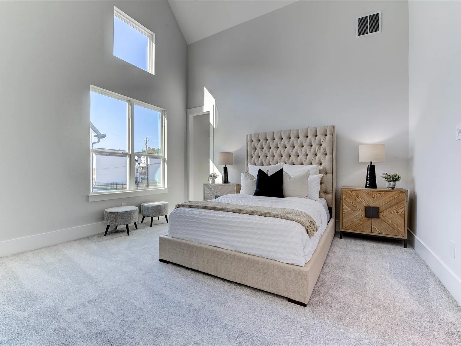 3 bed, 2.5 bath, 2035 sqft, $3,450 — Photo 4