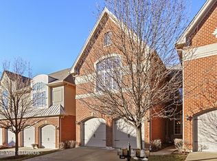 142 Roundtree Ct, Bloomingdale, IL 60108