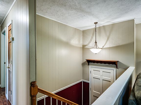 3rd image of 65 Circle Dr
