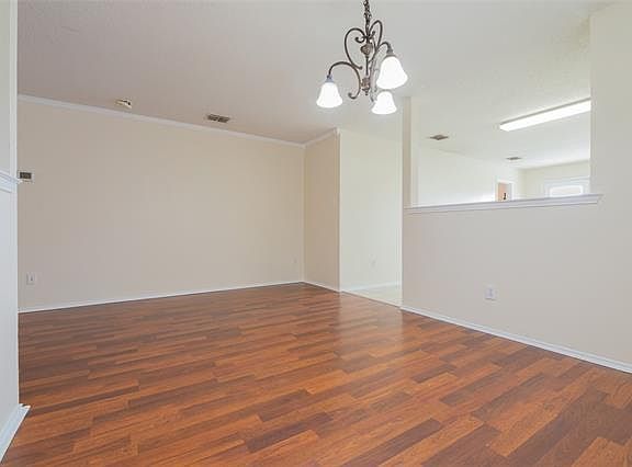 5th image of 2725 Peach Dr