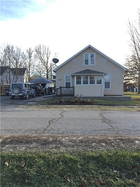 1st image of 215 W Locust St