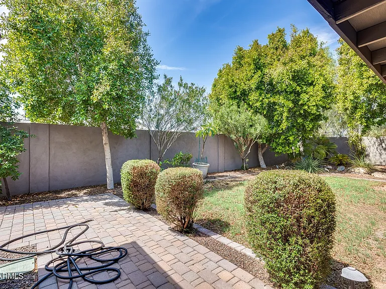 2933 W Muriel Dr — Photo 50
