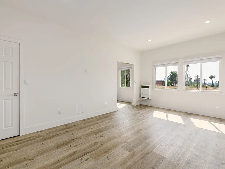 1623 N Mariposa — Photo 26