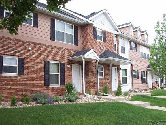 Only 4 other townhomes in entire complex.