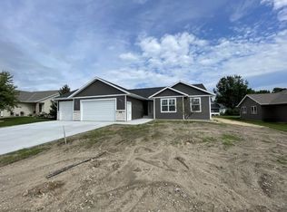 2088 Harbour Oak Dr SE, Owatonna, MN 55060