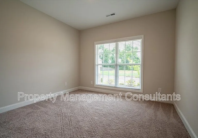 330 Creek Grove Ave — Photo 3