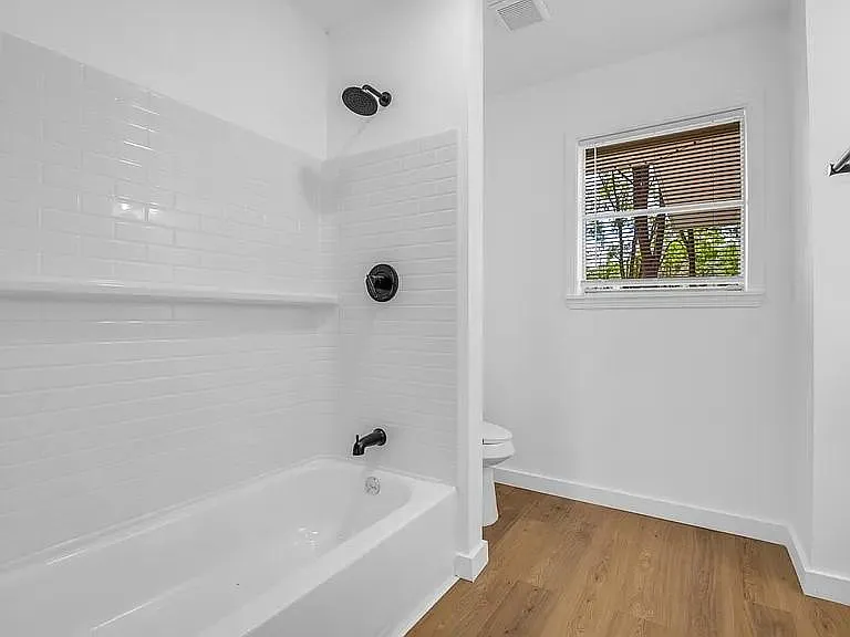 290 E Smith St — Photo 17