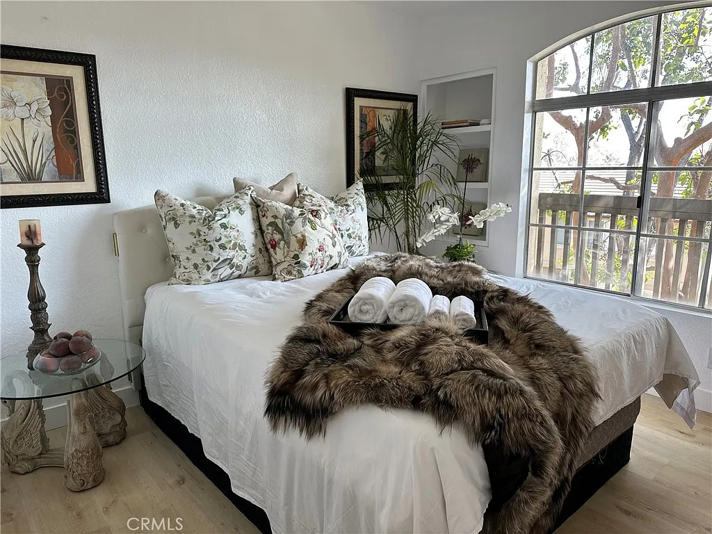 2 bed, 882 sqft, $4,200 — Photo 3