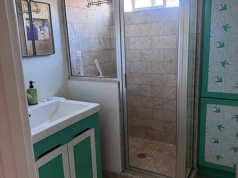 Upstairs bathroom, located between the large upstairs room and small upstairs room