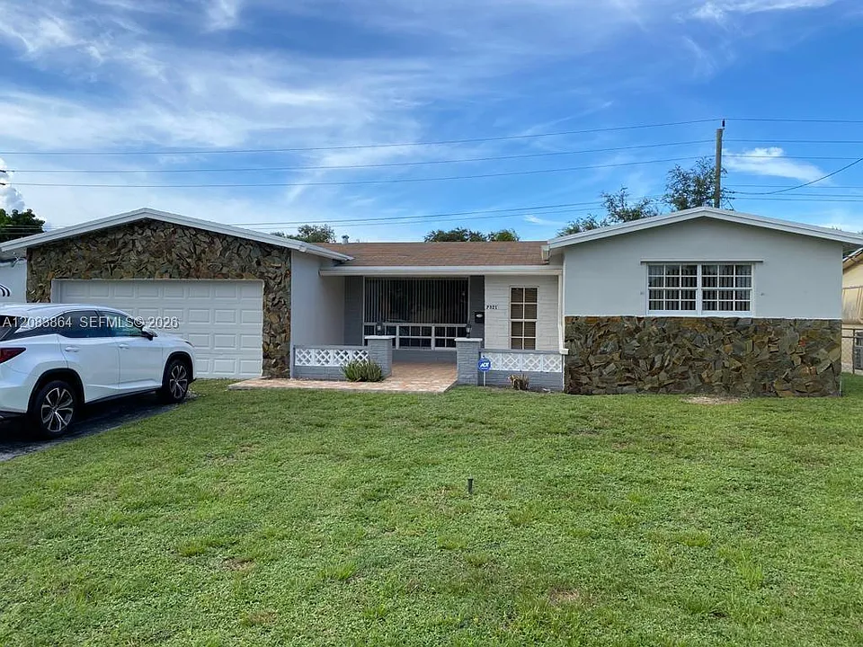 7321 Fairway Blvd