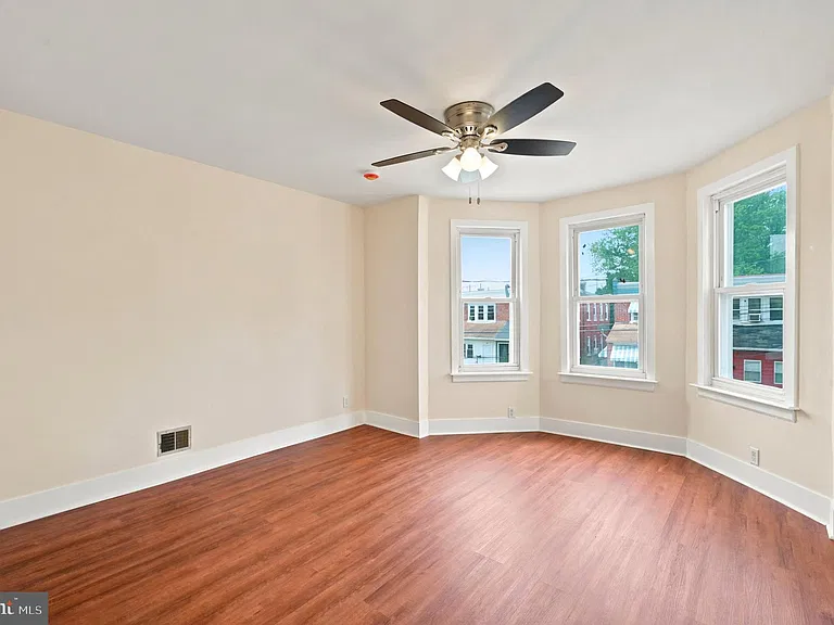 105 Jackson Ave — Photo 9