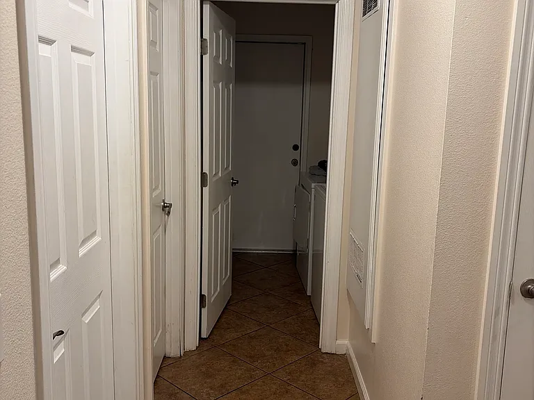 1378 Scott Ave — Photo 9