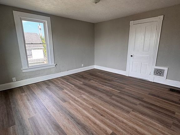 4th image of 324 Liberty Ave #B