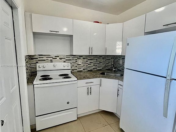 5th image of 1542 NE 109th St #3