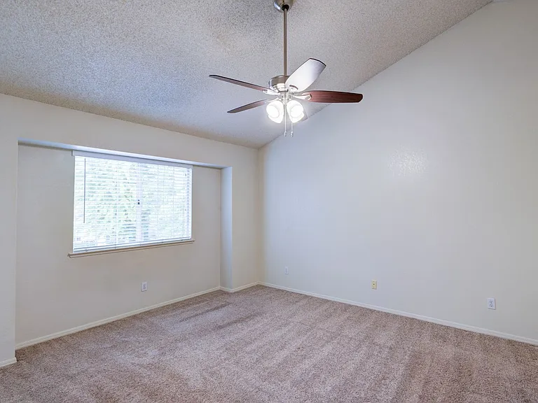 1761 E Jordan Ave — Photo 7