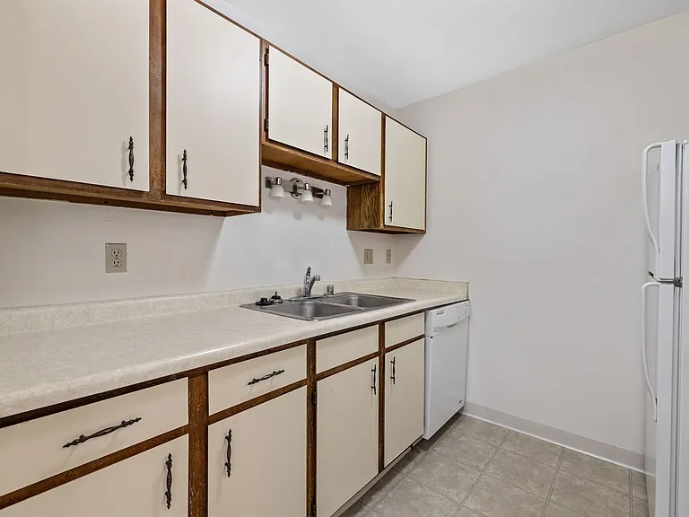 N83W13690 Fond Du Lac Ave #5 — Photo 16