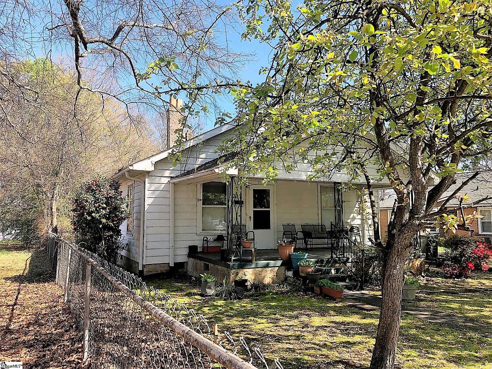 2nd image of 207 E Arlington Ave