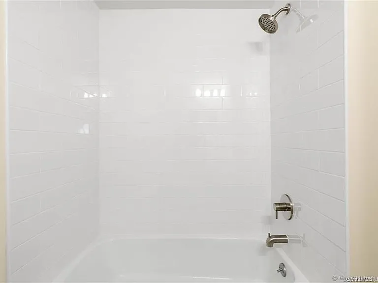 86 Howe St #A — Photo 22
