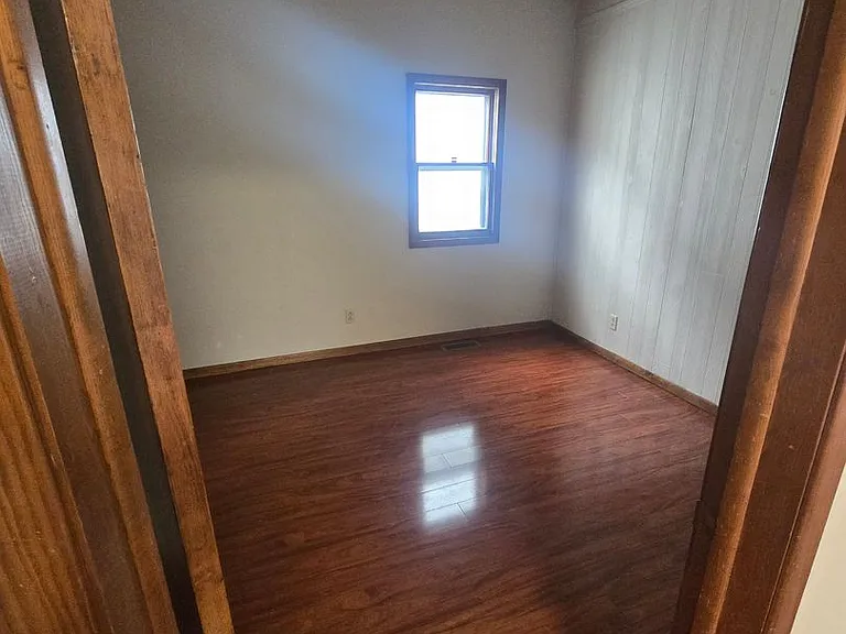 410 S 4th St — Photo 5