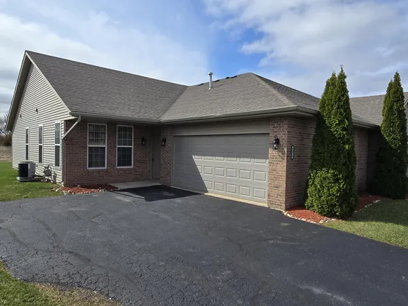 6471 Harvest Ln, Machesney Park, IL 61115