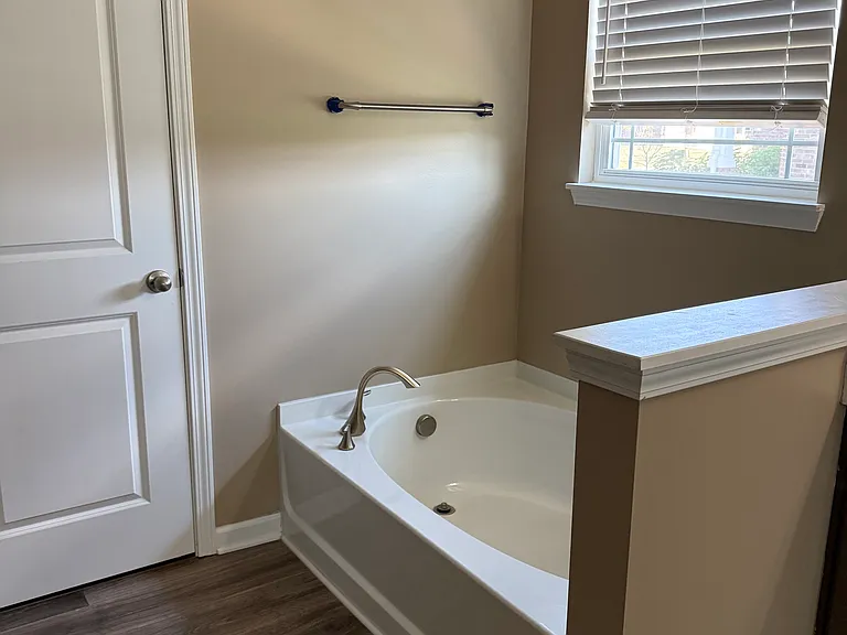 1753 Gordon Dr — Photo 7