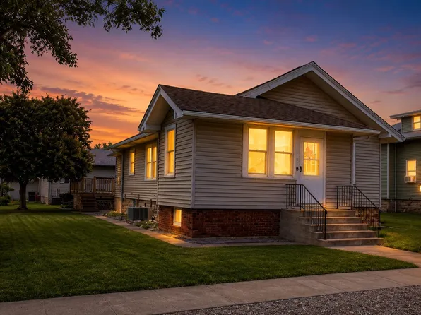 105 Grant Ave, Lowden, IA 52255