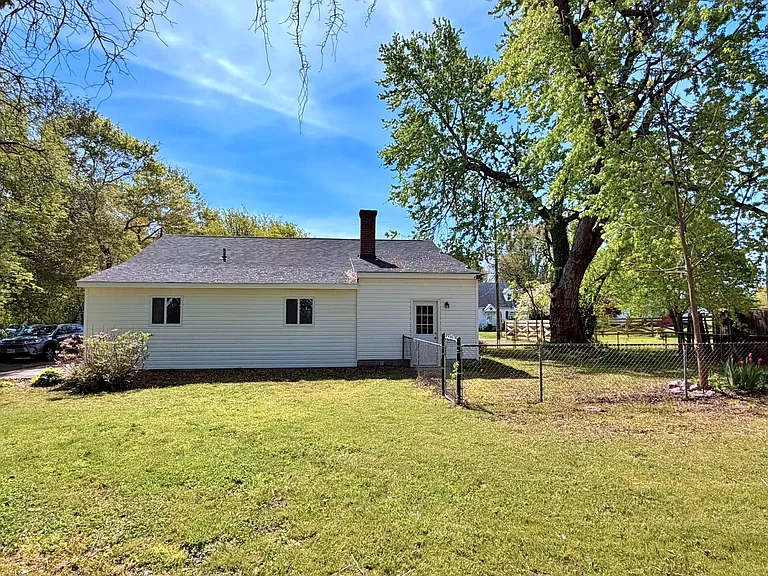 4838 Stanley Dr — Photo 3