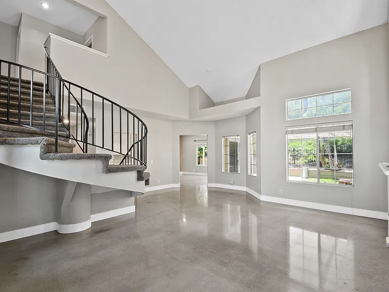 6068 E Hackamore Ln — Photo 2