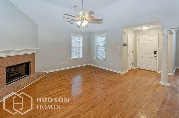 3 bed, 2.0 bath, 1699 sqft, $2,075 — Photo 4