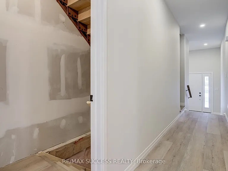 147 Siebert Ave — Photo 39