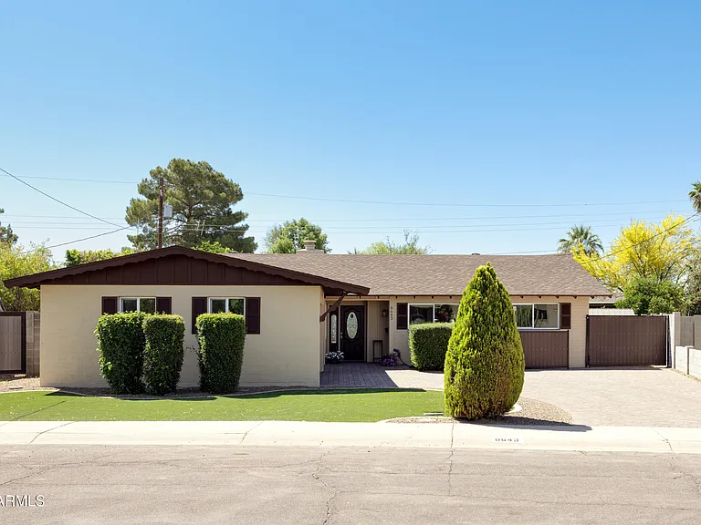 8643 E Palo Verde Dr — Photo 2