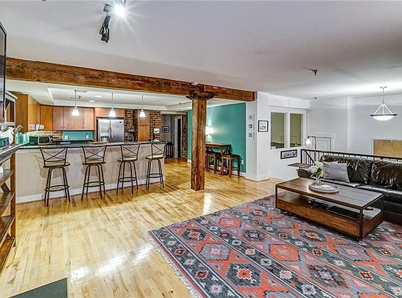 5th image of 2501 W Franklin St #8