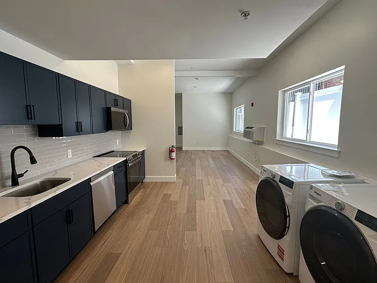 213 French St — Photo 2