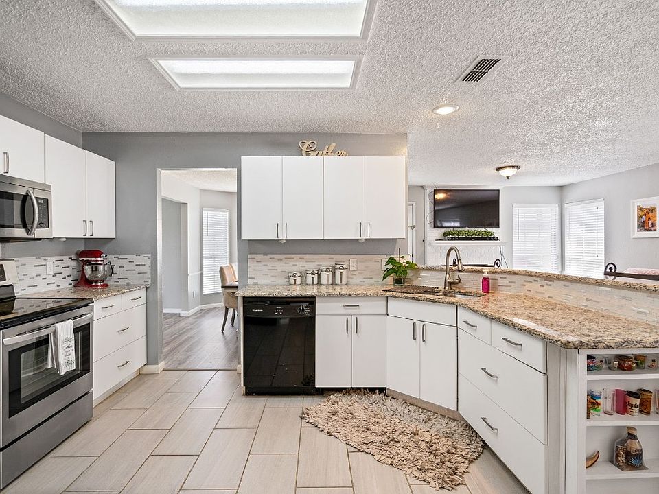 1st image of 8105 Cloverglen Ln