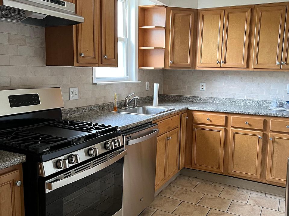 1st image of 115 Glover Ave #2
