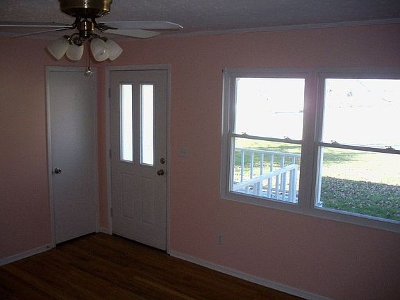 3rd image of 2223 Viewland Cir