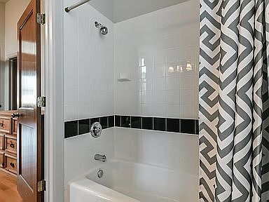 2nd image of 2116 Church St #3A