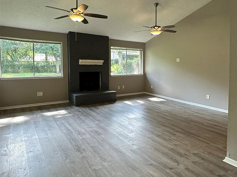 26403 Hunters Hollow Dr — Photo 3