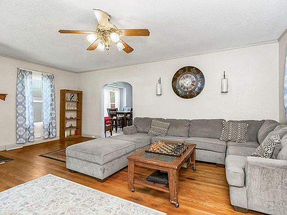 5th image of 558 S Arlington Ave