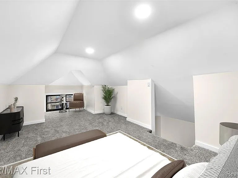 556 Leicester Ct — Photo 23