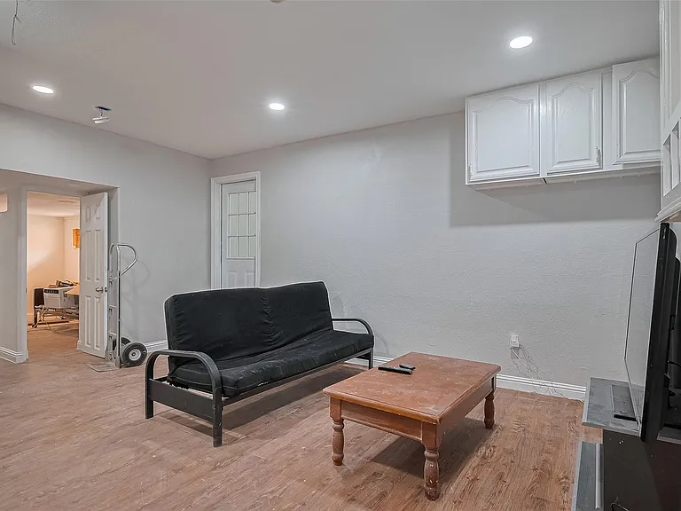 7618 Del Glen Ln — Photo 3