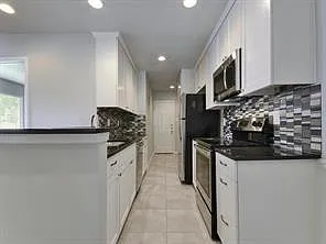 9802 Hundred Oaks Cir #A — Photo 8