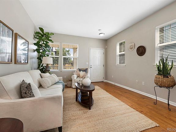 5th image of 2653 Roslyn Street