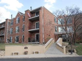 815 Leicester Rd, Elk Grove Village, IL 60007