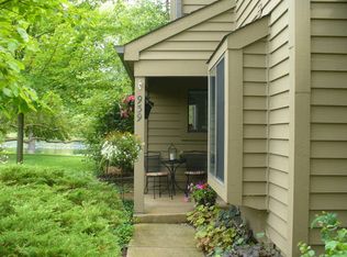 939 Shoreline Rd, Lake Barrington, IL 60010