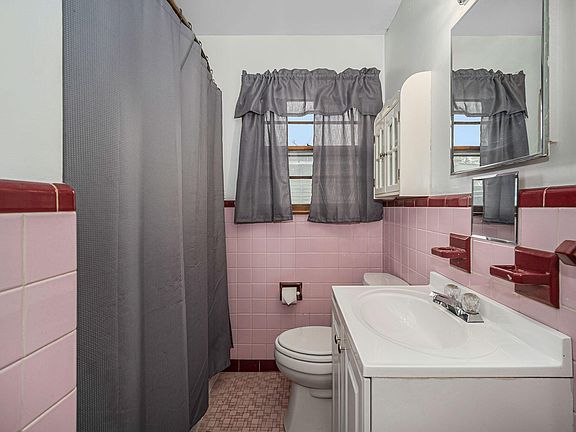5th image of 2704 Kershaw St