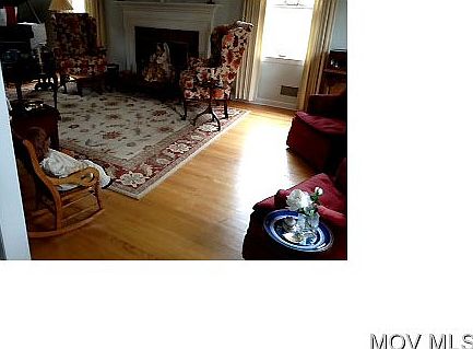 3rd image of 13 Willowbrook Dr